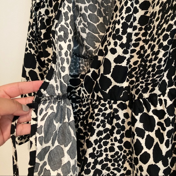 Who What Wear Black Spotted Side-tie Top - Picture 3 of 5